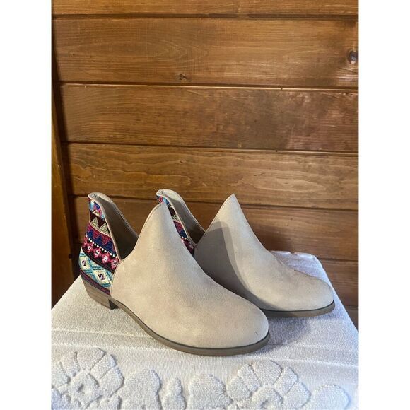 Wild G  Aztec Geometric Ankle Boots Low Cut Dress Bootie Slip Ons Beige Sz 8.5 N - Picture 1 of 8